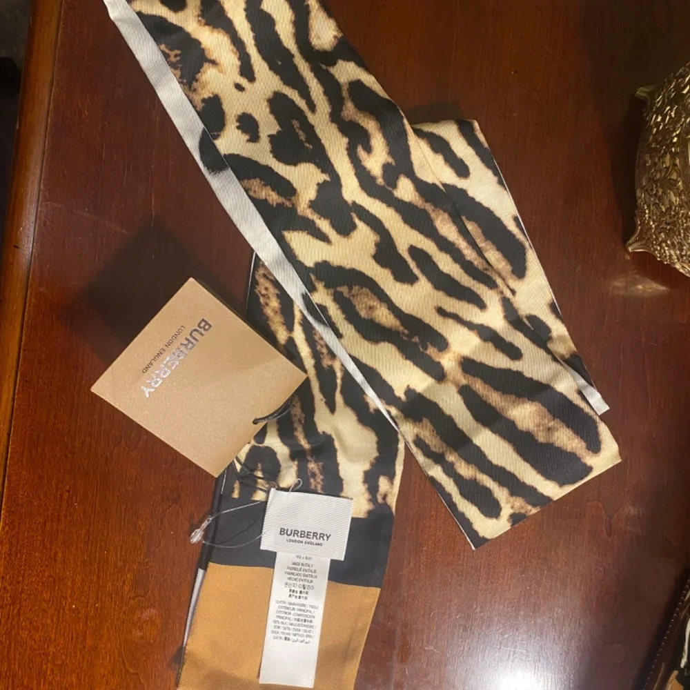 Burberry - Picture 2 of 2